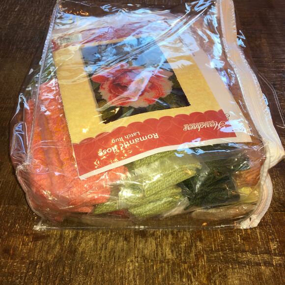 Herrschners Latch Hook Kit 4132061 Romantic Rose Rug Wall Hanging 27 x 40 NEW - Picture 6 of 10